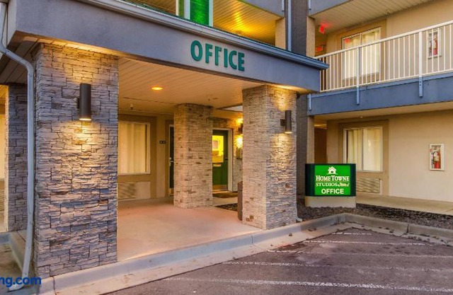 HomeTowne Studios by Red Roof Denver - Airport/Aurora