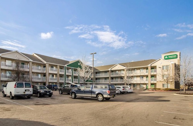 HomeTowne Studios by Red Roof Denver - Airport/Aurora