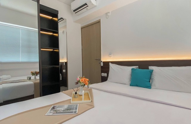 Homey And Modern Look 3Br At Meikarta With Balcon Apartment