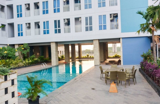 Homey And Relaxing Studio Grand Dhika City Apartment