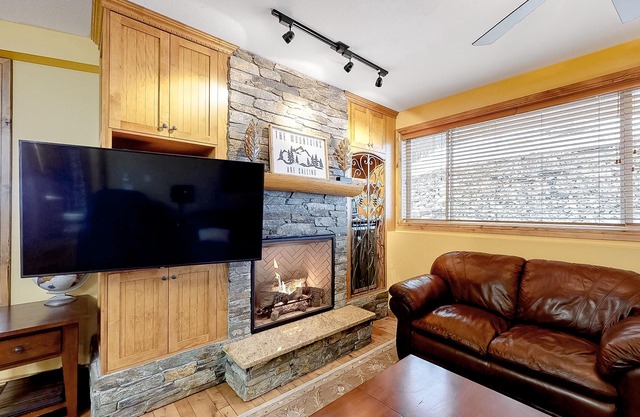 Homey ski-in/out condo with private hot tub & entertainment