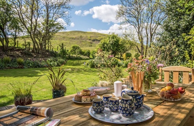 Homildon Cottage - Four Bedroom House, Sleeps 8