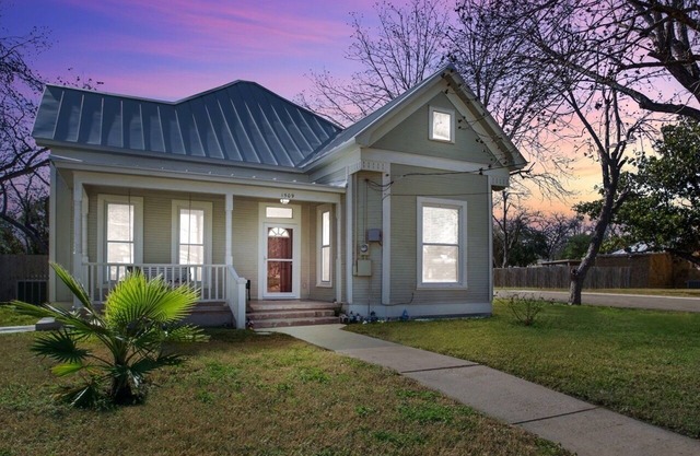 Hondo Haus | 2 King Suites Dog-Friendly Fenced Yard
