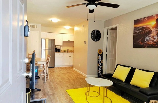 Honey 1 Bed 1 Bath near Downtown & Houston Heights