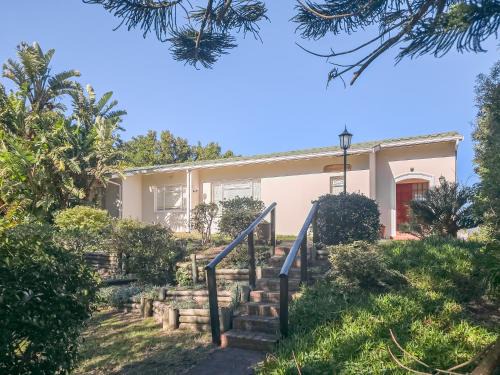 Honeybird Cottage - the House