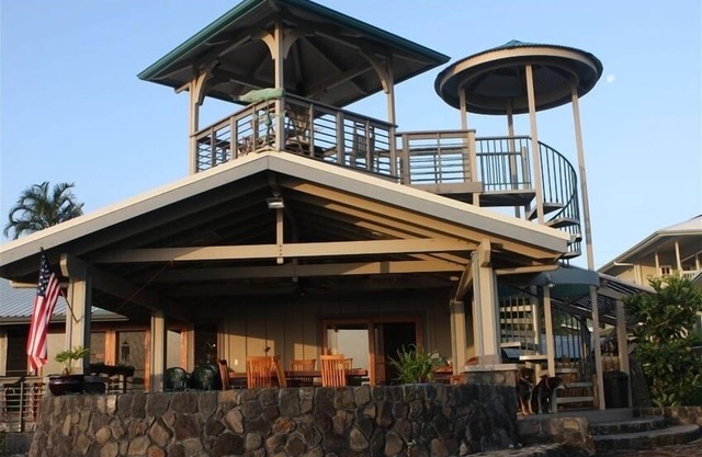 Honolii Black Sand Beach Vacation Rental