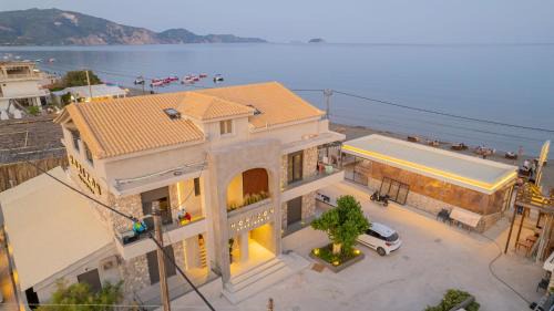 Horizon Apartments - Beachfront Luxury, by ZanteWize
