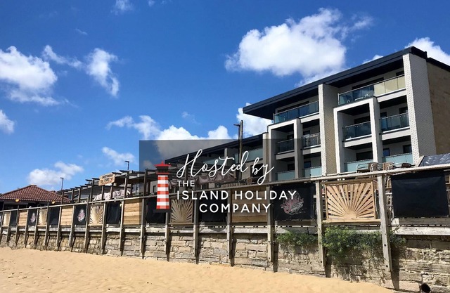 Horizon House - by the sea