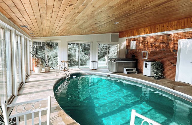 Hornby Heaven WITH POOL/HOT TUB