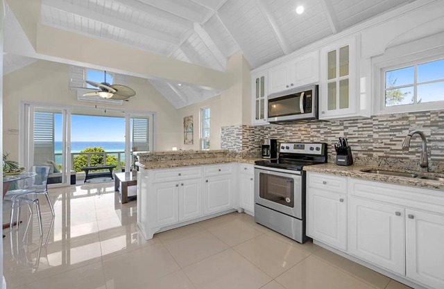 Hospitality Expert F32 Beach front Pool & Chef