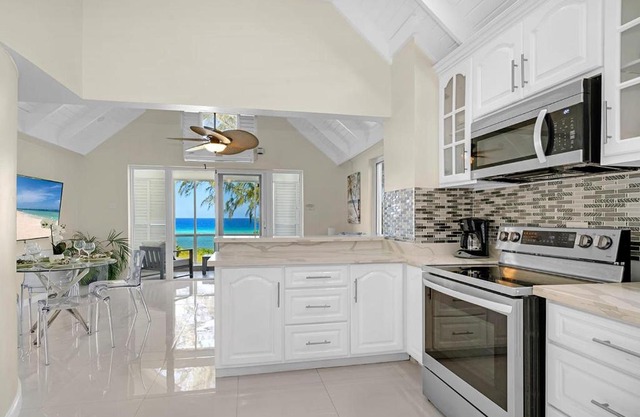 Hospitality Expert F36 Beach front Pool & Chef