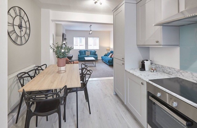 Host & Stay | Endeavour I