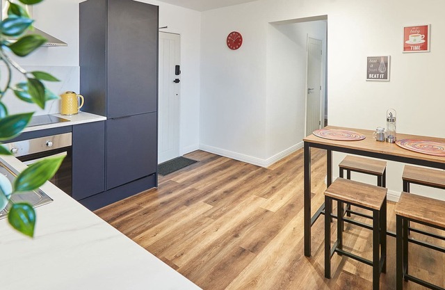 Host & Stay | Mander Retreat