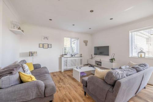Host & Stay - Meadow Way