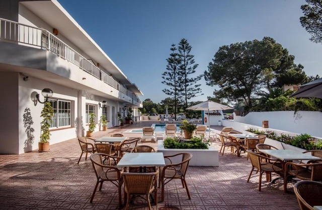 Hostal Es Pi - Emar Hotels