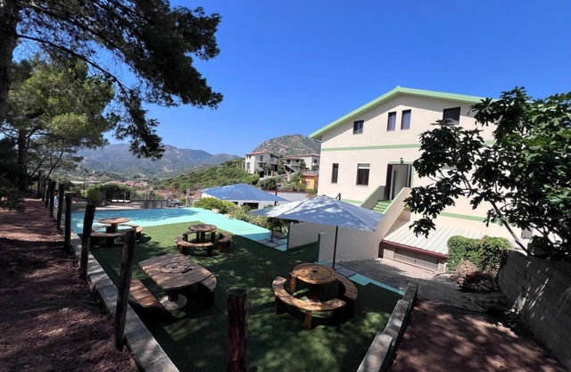 Hostel with sea view rooms and private bathroom