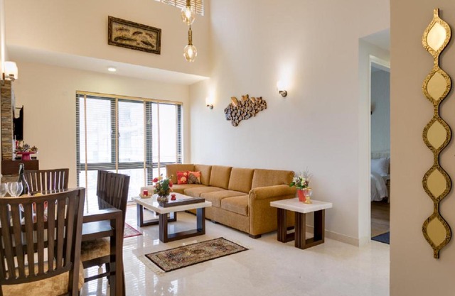 Hostie Eshana - Stylish 2BHK Duplex apt near Golf Course Road