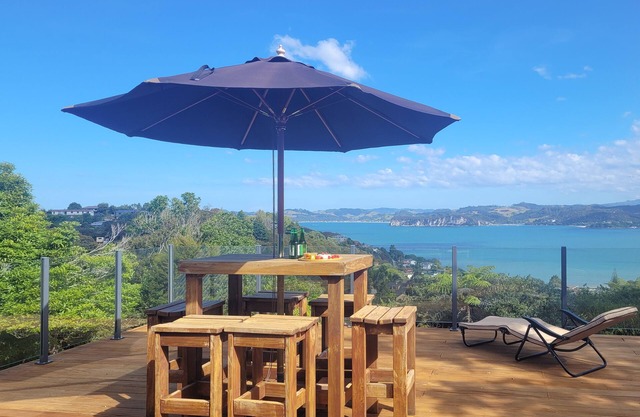 Hosts on the Coast Views to Shakespeare