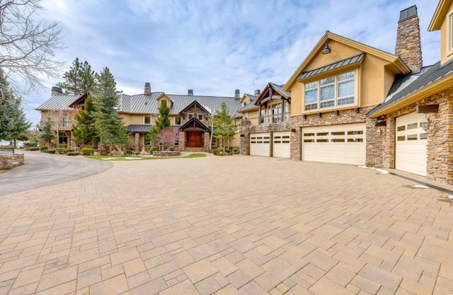 Hot Tub and Views Luxe Mountain Escape in Yucaipa