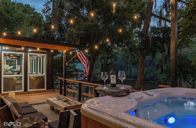 Hot Tub at The Whiskey Barrel, Waterfront, Pickleball & Game Room