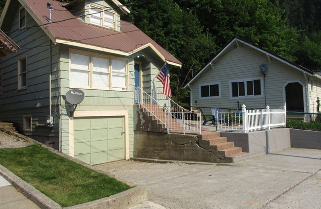 Hot Tub, Fire Pit, BBQ, Hulu & Netflix!, Just off Pulaski!