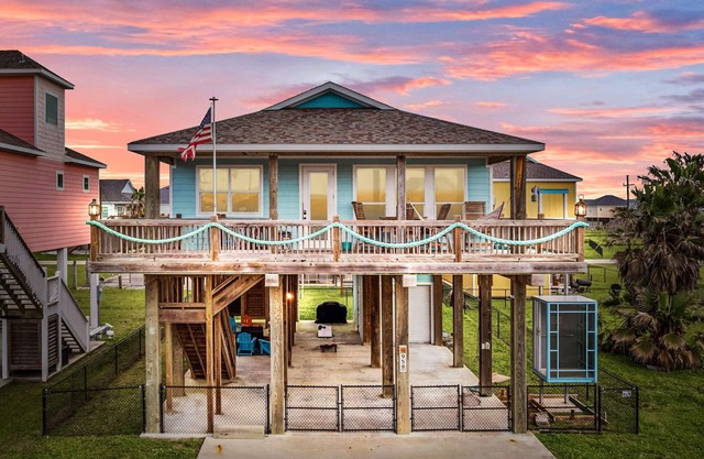 Hot Tub + Firepit! Elevator, Dogs ok - Fall Savings!