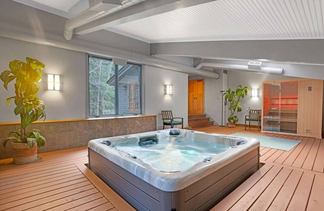 Hot Tub & Sauna, Fireplace - Morgan Road Escape