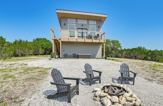 Hot Tub & Valley Views: Hidden Gem in Texas