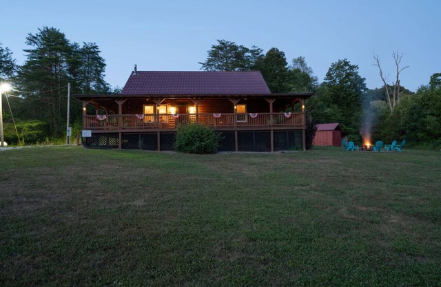 Hot Tub, WiFi, Firepit, Pay Lake - HazelBrook Haven - Red River Gorge, Kentucky!