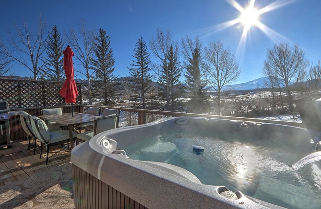 Hot Tub with Amazing Views, Game Room, Family Friendly, Central Location