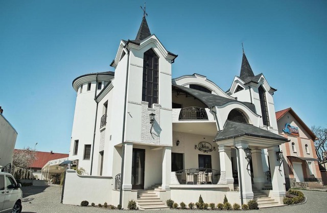 Hotel and Restaurant Velure