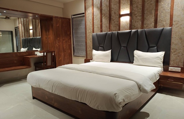 Hotel Apratim Lodging & Boarding