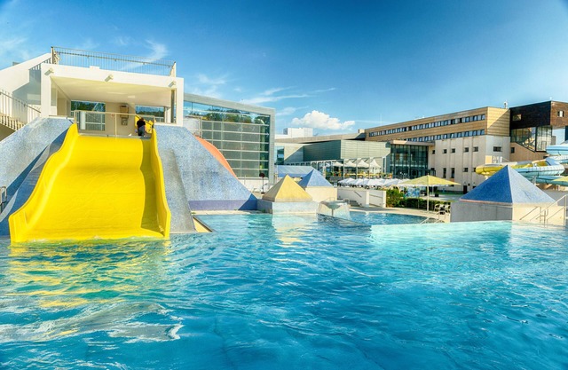 Hotel AquaCity Seasons