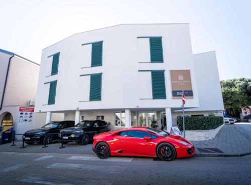Hotel B
