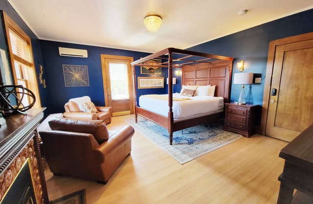 Hotel ∙ Barnum Suite GG Barnum Mansion By Heirloom Vacations