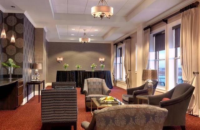 Hotel Blackhawk Autograph Collection