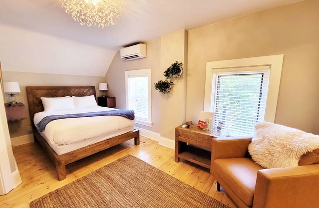 Hotel ∙ Captain's Quarters GG Barnum Mansion By Heirloom Vacations
