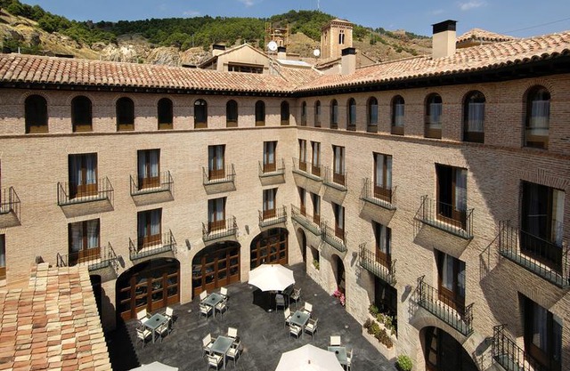Hotel Cienbalcones