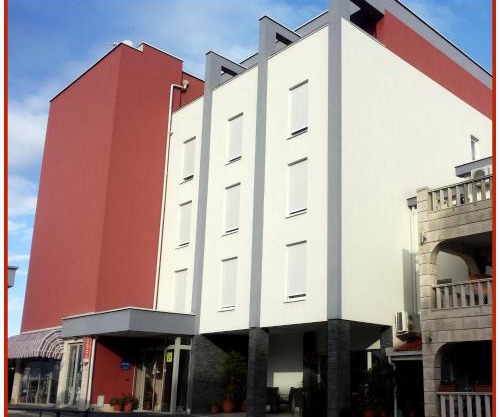 Hotel Dina