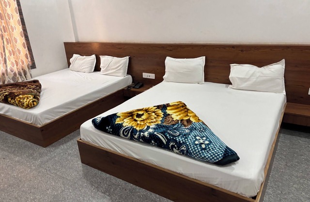 Hotel Ishwar Palace