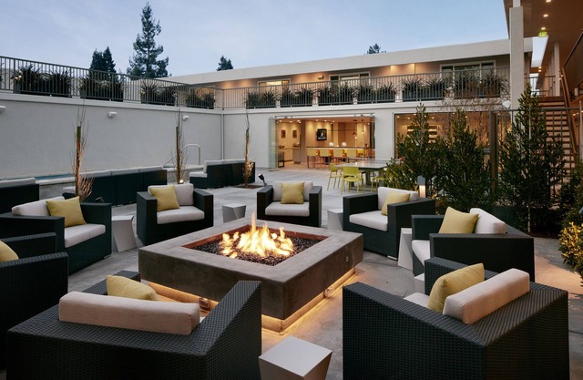 Hotel Lucent