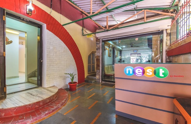 Hotel Nest Inn, Malad