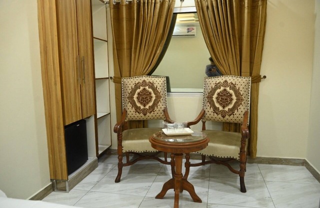 Hotel Pearl Inn