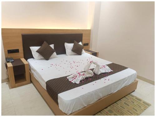 Hotel Premium Rudram Atithi Niwas Varanasi, Near Kashi Vishwanath Temple And Ganga Ghat- Fully Air conditioned & Spacious Room - Prime Location Book It Early