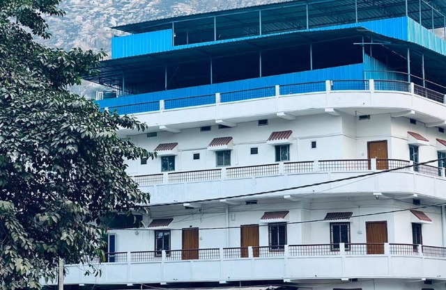 hotel rajgir international