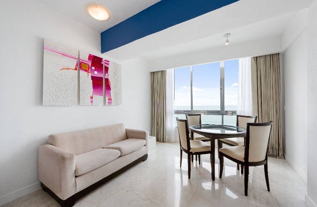Hotel ∙ Royal Park Stylish 1BR Condo with Balcony for Weekend Getaway
