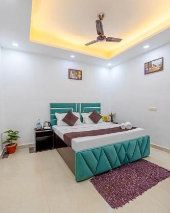 Hotel Warm Welcome - Noida Sector 20