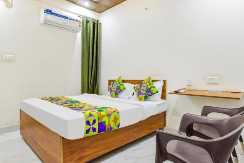 Hotel YP Stays - Prime Location - Luxury and Spacious Room with Newly Renovated - Best Hotel in Dehradun