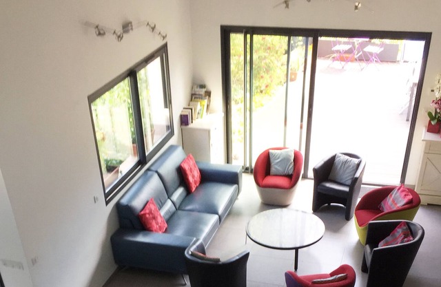 house 10 people 5 minutes walk from the beaches and shops