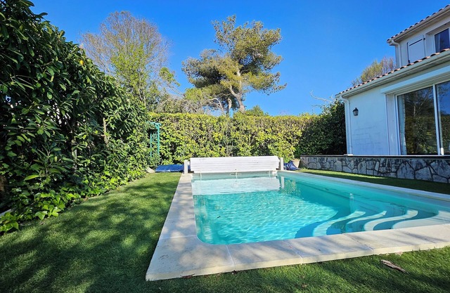 House 3*, 8 pers, swimming pool, near beach and center